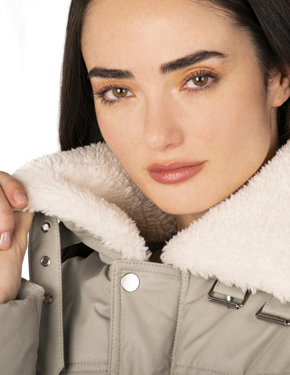 Chamarra impermeable para mujer 4
