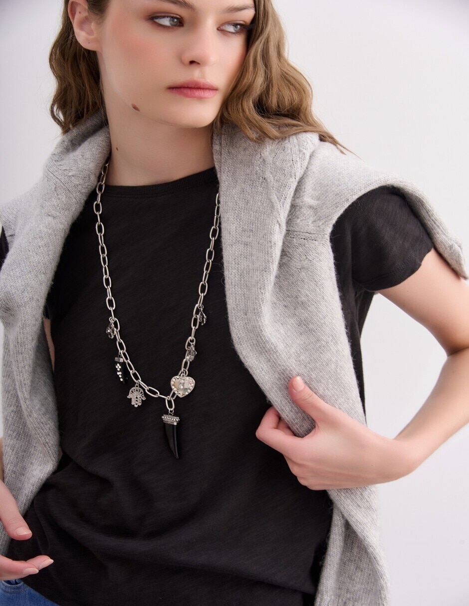 Collar con dije de cuerno Rapsodia